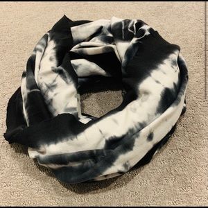 American Apparel Circle scarf-black/white tie dye